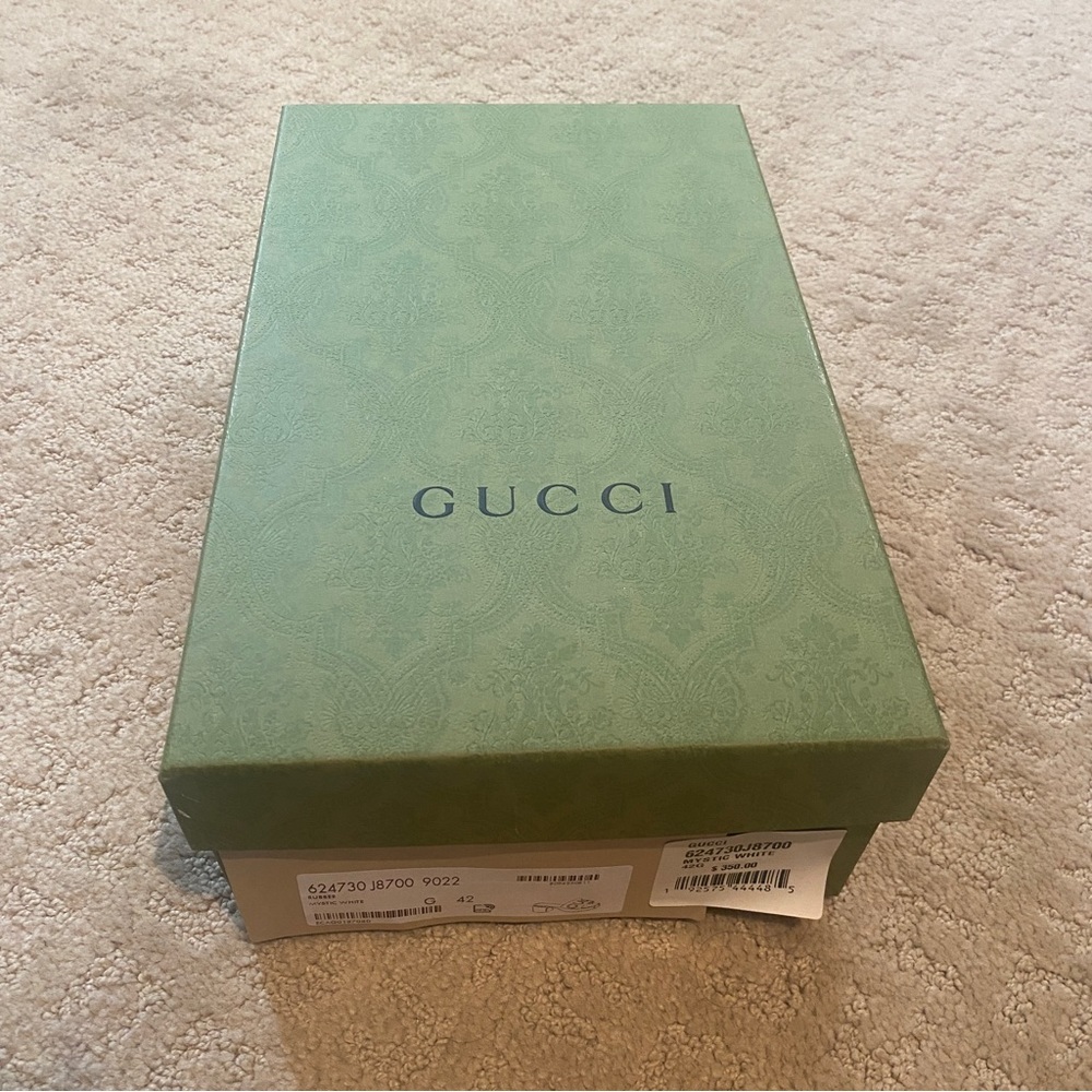 GUCCI Plastique logo-embossed rubber mules in Mystic White - Picture 6 of 10